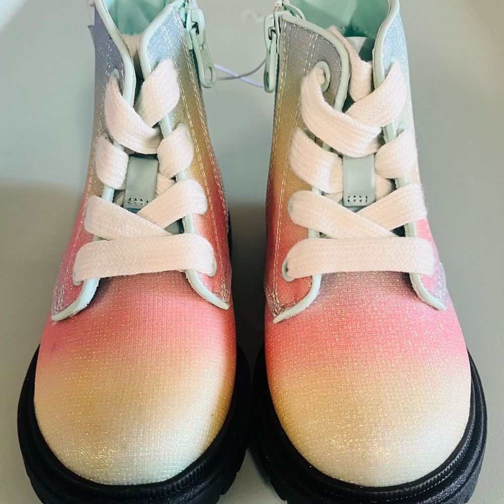 Kids Gradient Lace-Up Boots - NEW WITH TAGS! - Size 8